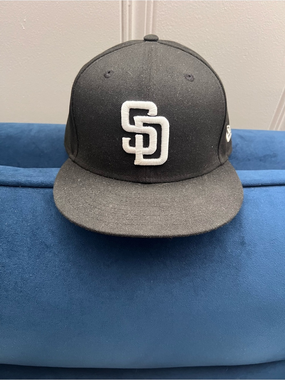 New Era Black and White San Diego Padres Cap Size 7 1/2